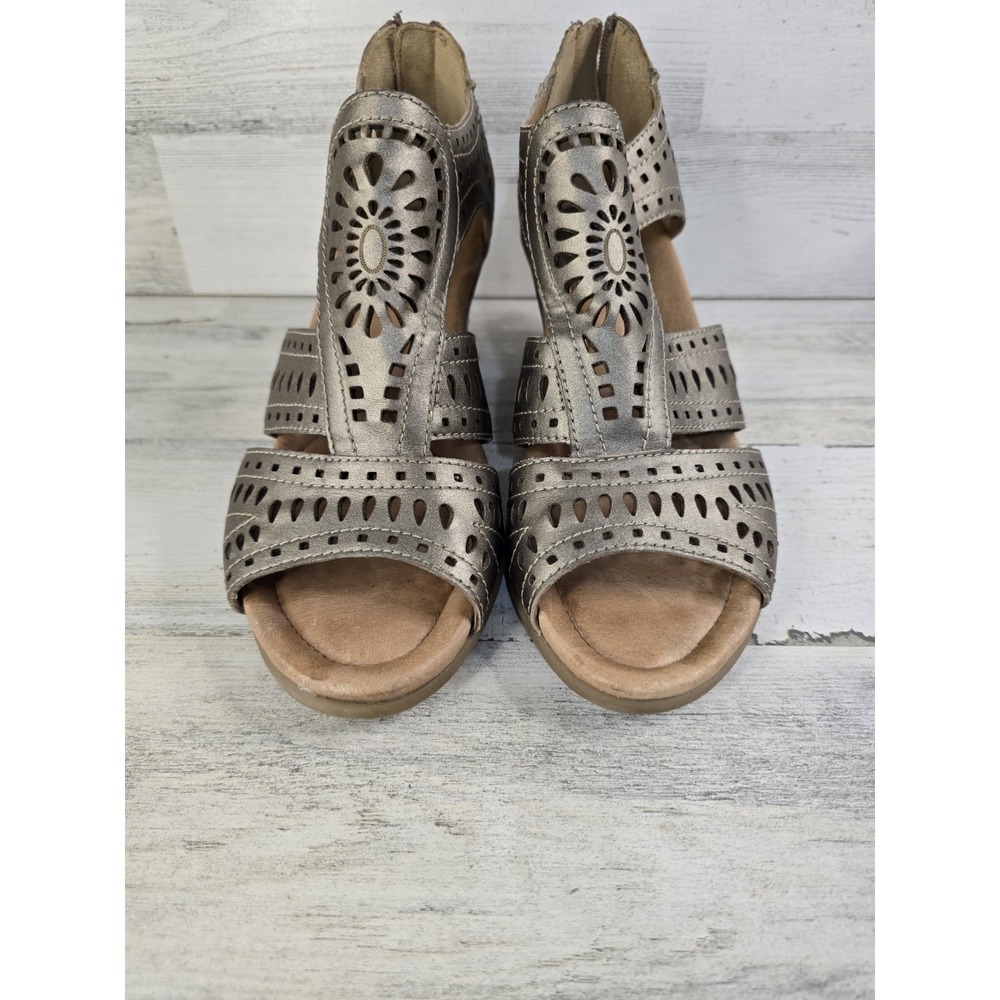Earth Womens Pewter Metallic Leather Laser Cut Wedge Sandals Back Zip Size 8